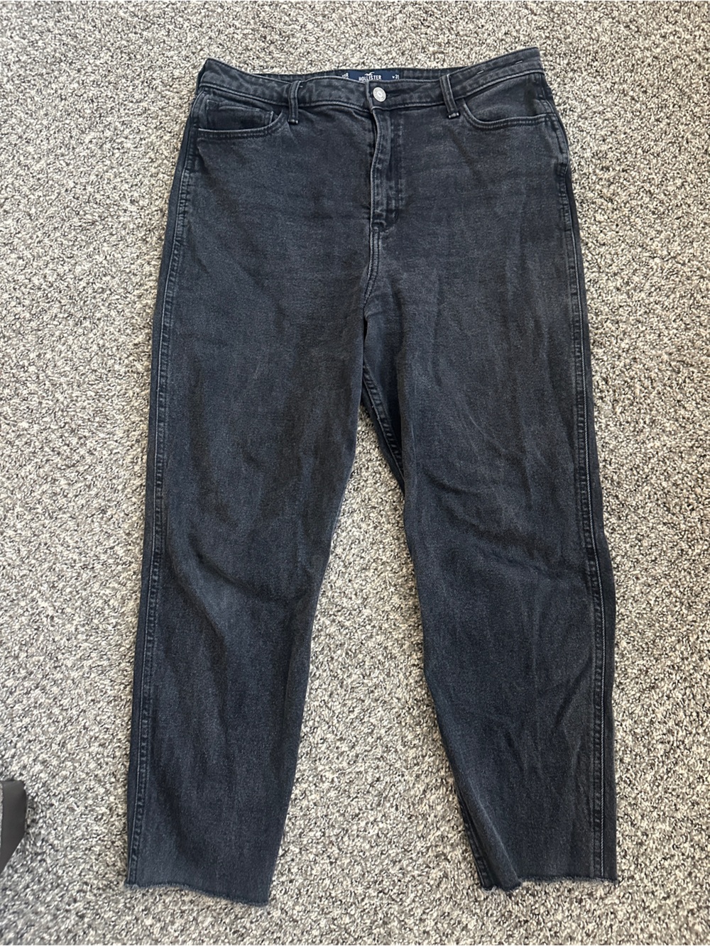 Hollister Ultra High-Rise Mom Jeans in Black